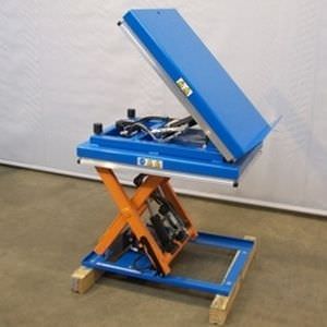 シザー昇降台 - HT-T-H-010-1022-90 - ADE-WERK - 油圧式 / 定置型 / 傾斜