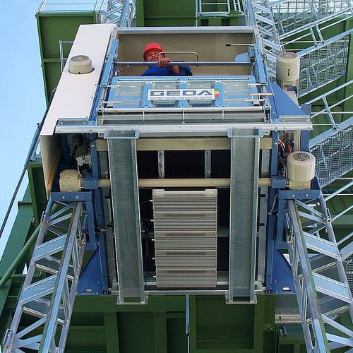 ツインマスト移動昇降式足場 - 1500 ZP P - GEDA GmbH
