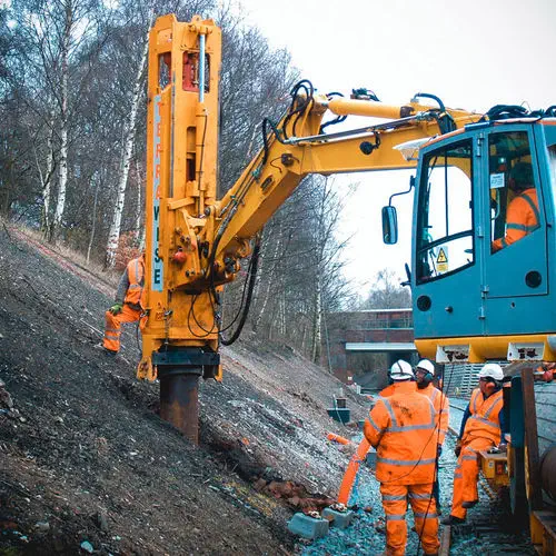 BYMO 25028 BAUER RTG RG 21 T Pile driver with telescopic