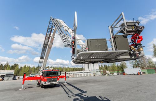 クローラー式多関節型高所作業車 - XR series - Bronto Skylift Oy Ab - 電動式 / ディーゼル