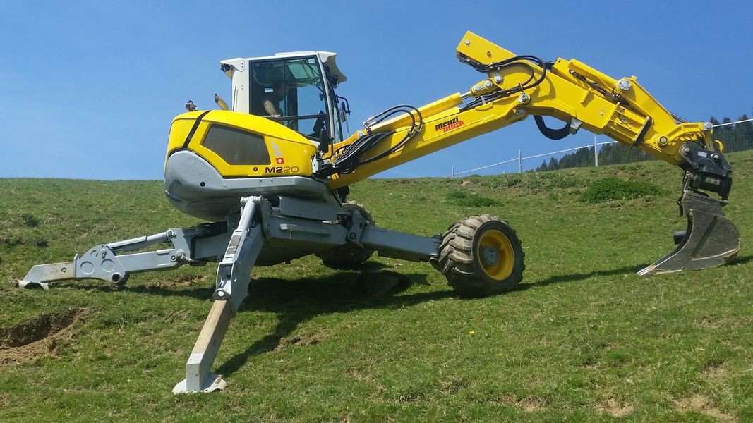 Escavadeira de médio porte - M220 - Menzimuck - de rodas / a diesel ...