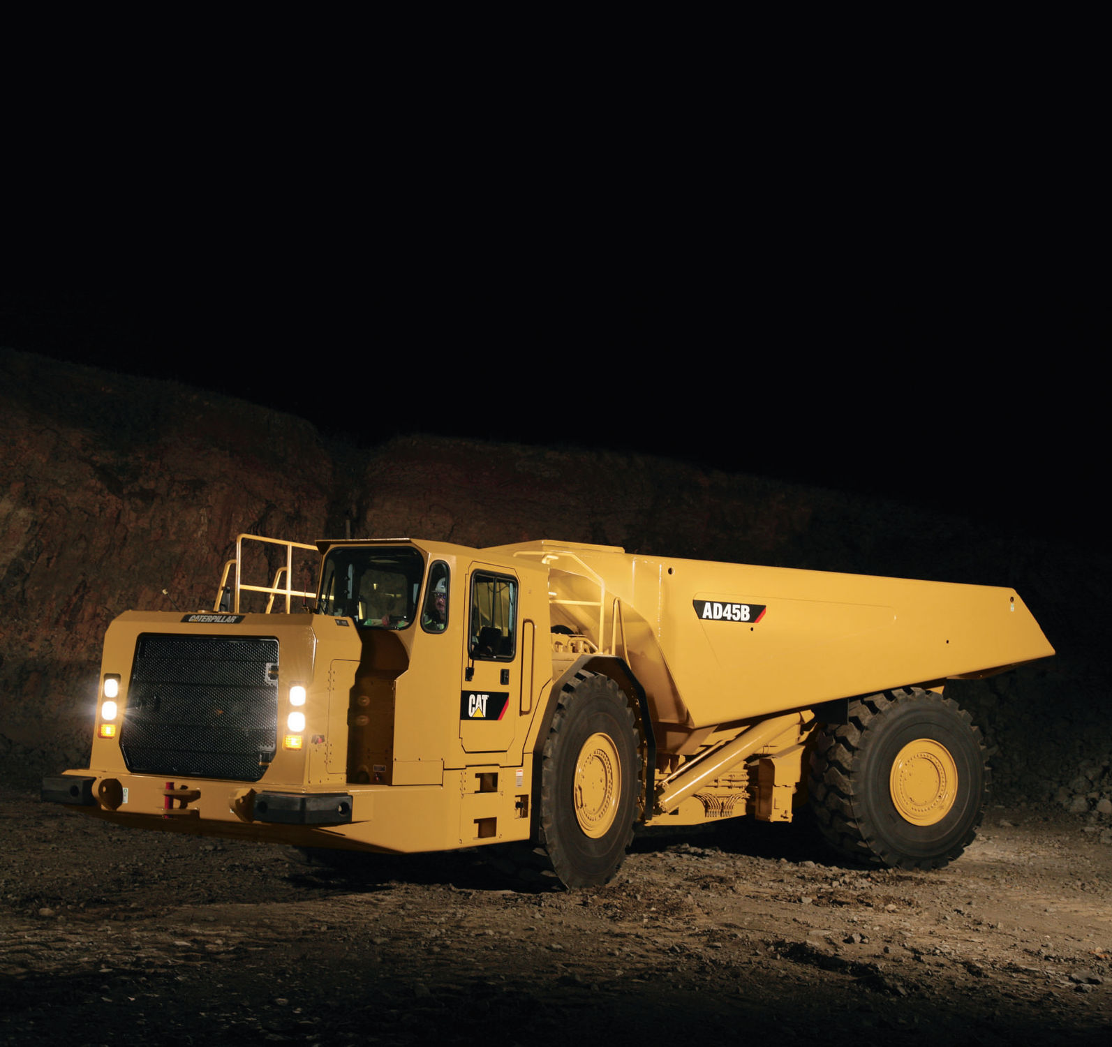 Caterpillar apresenta novo caminhão articulado subterrâneo AD63