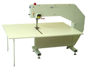 máquina de corte com serra de fita