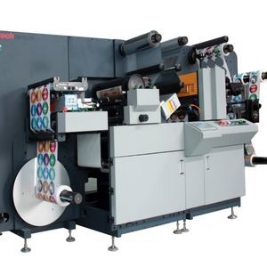 máquina de corte com lâmina afiada 1