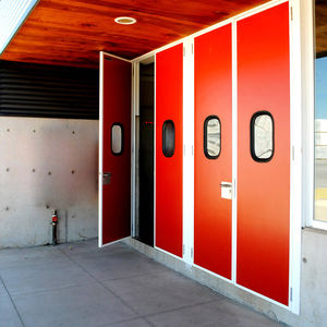 porta com dobradiças 1