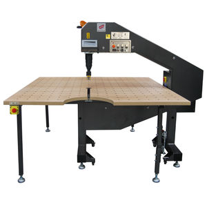 máquina de corte com serra de fita 1