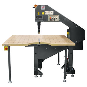 máquina de corte com serra de fita 1
