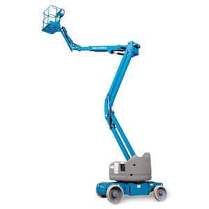 plataforma elevatória articulada móvel 1