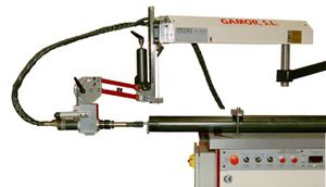 máquina de rosquear com braço articulado