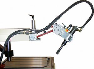 máquina de rosquear com braço articulado