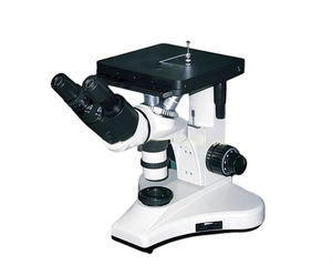 microscópio metalográfico