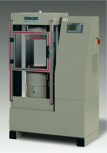 Máquina de ensaio de compressão