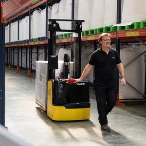 empilhadeira stacker elétrica