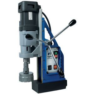 máquina de furação magnética
