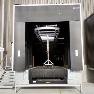 doca de carga com transportador aéreo 1