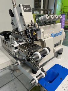 máquina de costura overlock com braço cilíndrico