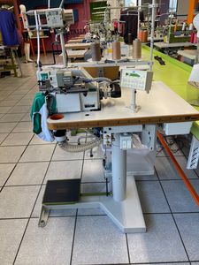 máquina de costura overlock programável