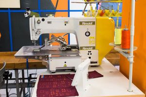 máquina de costura interlock