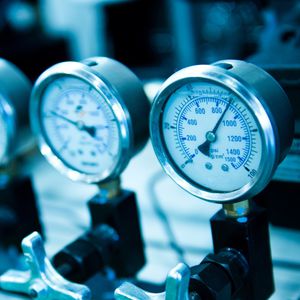 油压对位压缩机