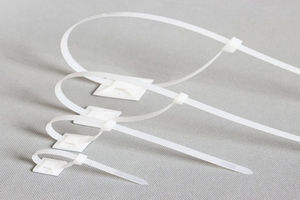 abraçadeira de cabos em material plástico