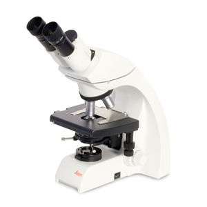 microscópio óptico