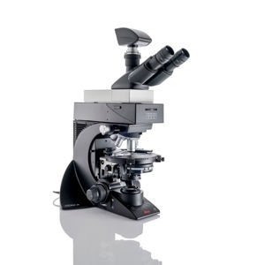 microscópio óptico