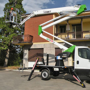 plataforma elevatória articulada montada em caminhão 1