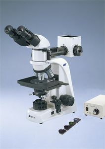 microscópio metalográfico