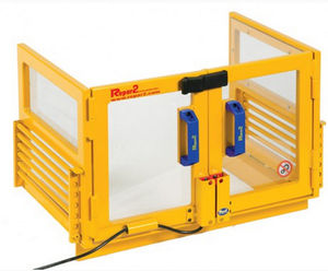 proteção de máquina com portas deslizantes