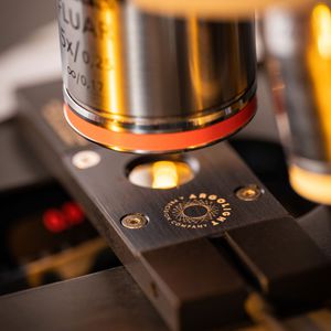 lâmina de microscópio de calibração 1