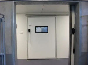 porta em aço inoxidável