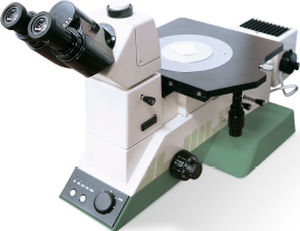 microscópio metalográfico