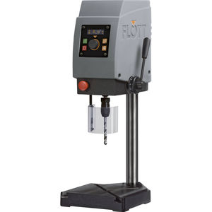 furadeira-rosqueadeira CNC