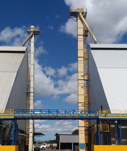 elevador de canecas industrial