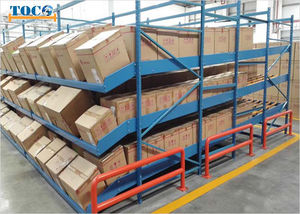 sistema de armazenamento com deslizamento por gravidade