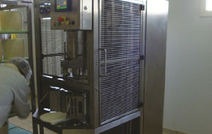 máquina de furar queijo