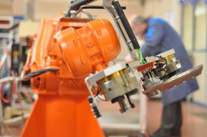 linha de produção de peças metálicas