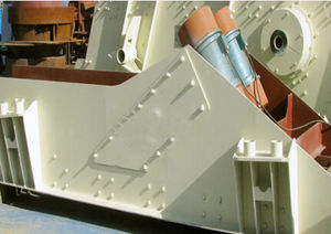 Alimentador com peneiramento prévio