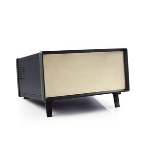 Caixa de montagem para fixação em divisória