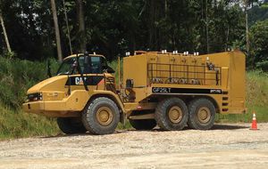 caminhão de lubrificação e abastecimento
