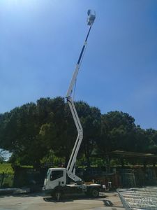 plataforma elevatória montada em trator 1