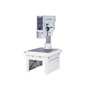 máquina de furação vertical