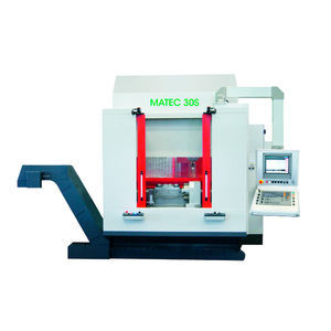 centro de usinagem CNC de 3 eixos 1