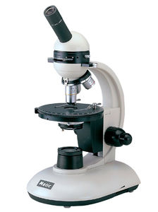 microscópio óptico