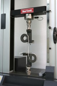 máquina de ensaio universal