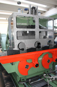 máquina de rosquear tubos automática