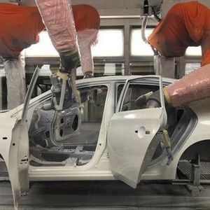 aplicação de revestimento em superfícies metálicas