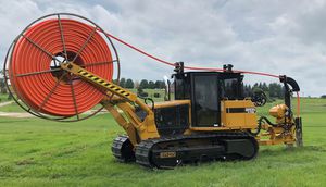 trator com motor de combustão interna