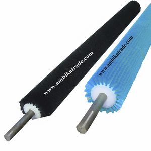 escova cilíndrica / de limpeza / em plástico / para esteira transportadora