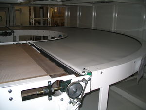 forno com esteira transportadora